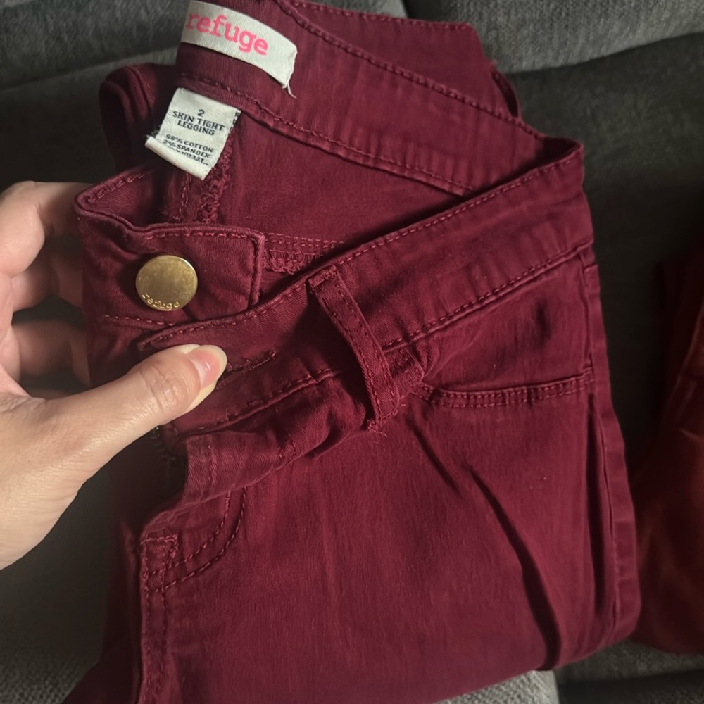 Size 2. Maroon refuge skinny jeans